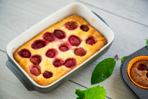 strawberry earthquake cake